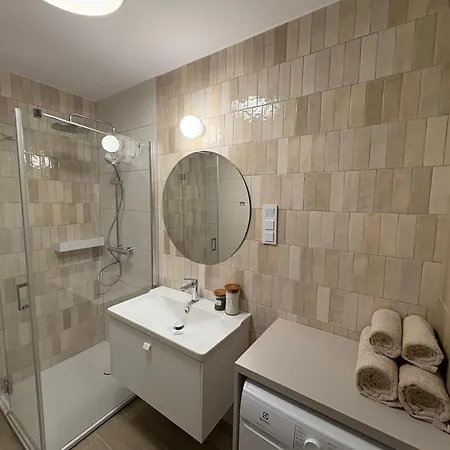 Polanki Aqua F005 アパートホテル